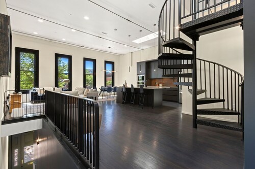 New! Modern Scandinavian Loft in Old Town Square