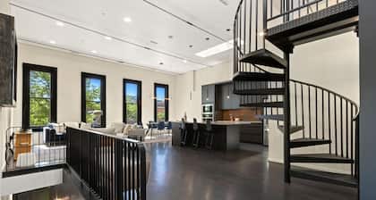 New! Modern Scandinavian Loft in Old Town Square