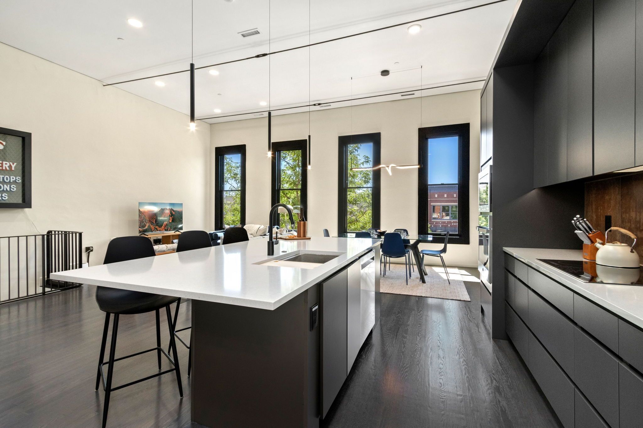 Appartement, meerdere bedden, keuken (249 Linden Street) | Privékeuken | Een koelkast, een magnetron, een oven, een kookplaat