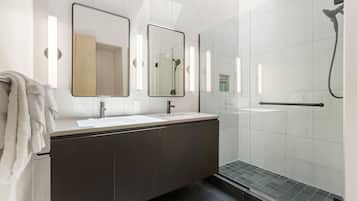 Apartment, Multiple Beds, Kitchen (249 Linden Street) | Bathroom