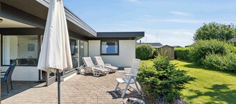 Atmospheric summer cottage at Hejlsminde