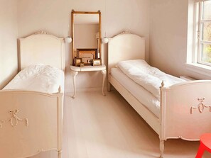 4 habitaciones, tabla de planchar con plancha y wifi gratis 