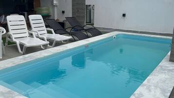 Piscina interna, 2 piscinas externas