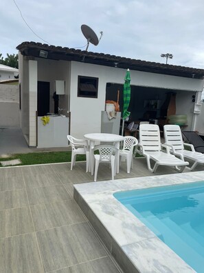 Piscine couverte, 2 piscines extérieures