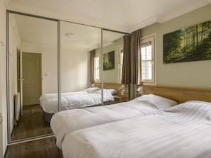 Chalet | 3 bedrooms, individually furnished - Chalet With Dishwasher, in a Nature Reserve (Hooghalen)