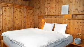 3 slaapkamers, een strijkplank/strijkijzer, gratis wifi, beddengoed
