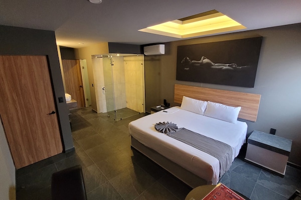 Comfort Room | Free WiFi