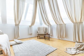 3 habitaciones, tabla de planchar con plancha, wifi y ropa de cama 