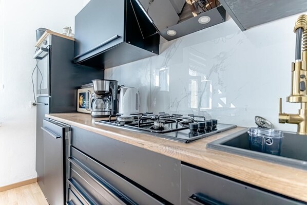Fridge, microwave, oven, stovetop