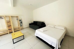 3 室のベッドルーム、アイロン / アイロン台、WiFi、ベッドシーツ