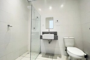 Hårtørrer, håndklæder, Sæbe, Toiletpapir