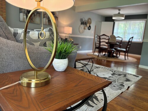 Charming 3-Bedroom Yellow Ranch Retreat near Lake Michigan