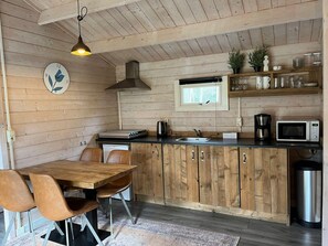 Private kitchen - Wooden Chalet Near Three National Parks (Ruinen)