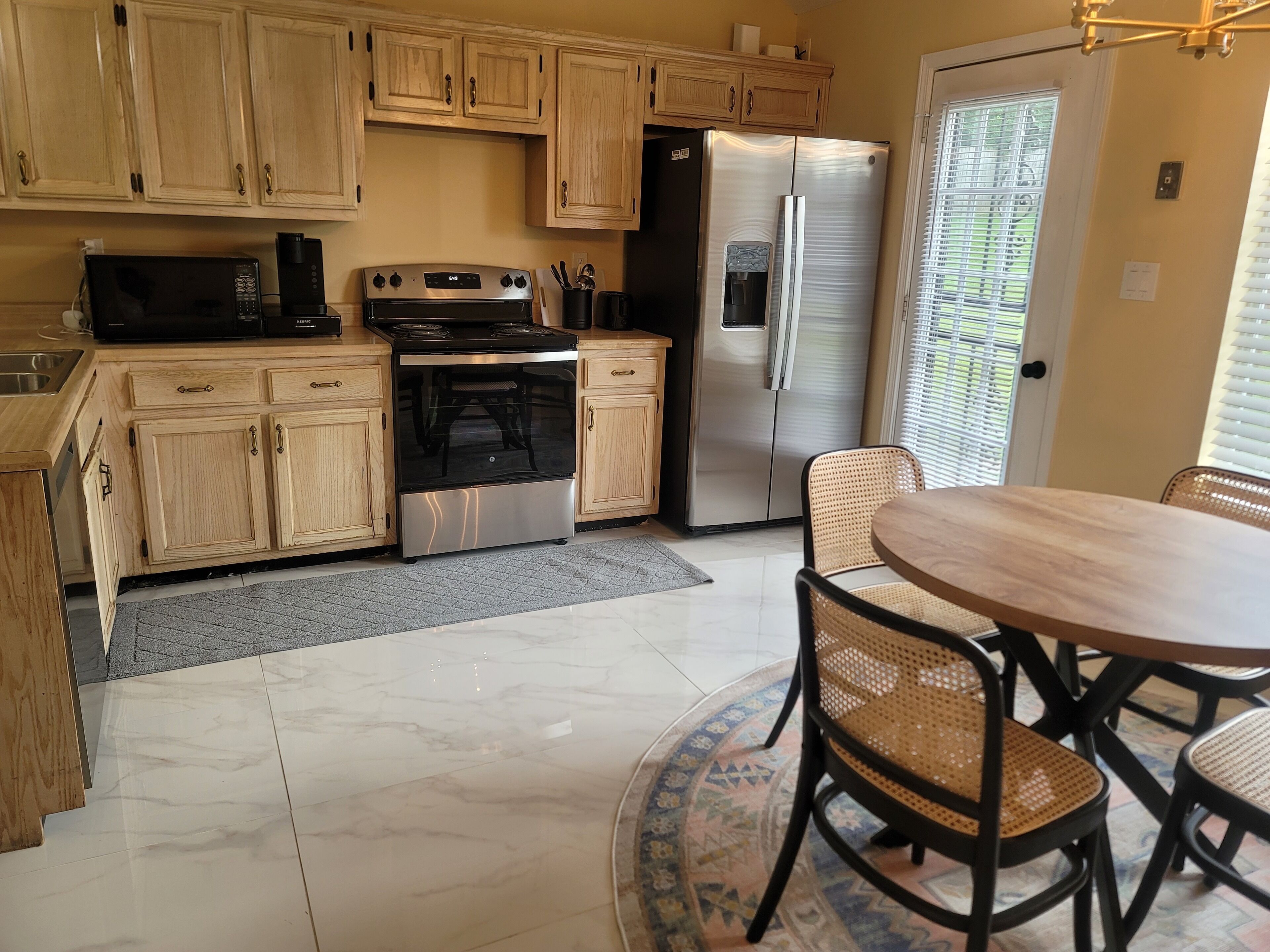 Nice 3 bedroom home with easy access to the highway restaurants and attractions