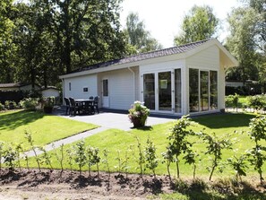 Chalet | Exterior - Cozy Chalet in a Holiday Park (Arnhem)