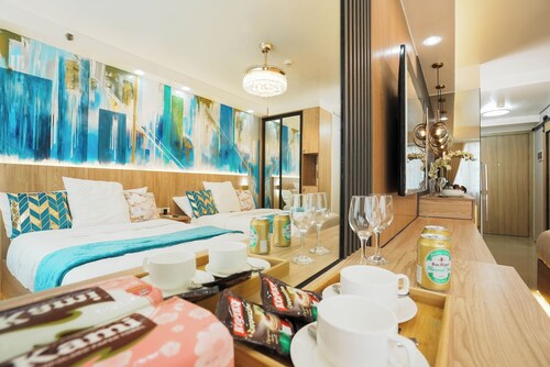 Cozy building with AC and WiFi in welcoming Pasay