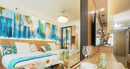 Cozy building with AC and WiFi in welcoming Pasay