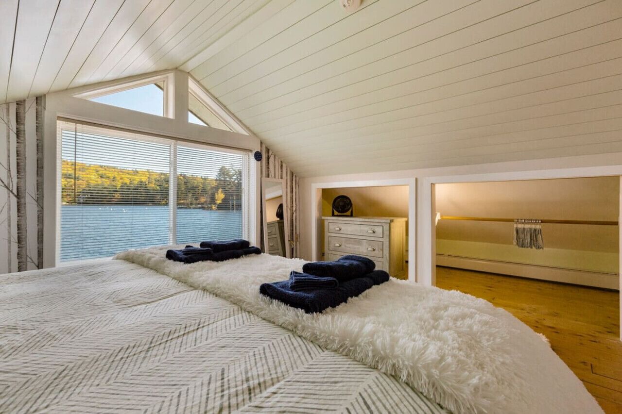 2 bedrooms, travel cot, WiFi, bed sheets