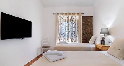 Room 'Pequeno' with Mountain View, Wi-Fi and Air Conditioning