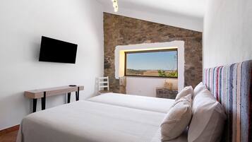 1 bedroom, iron/ironing board, WiFi (free), bed sheets