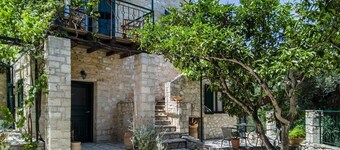 Guest House 'Adamantia Small Maisonette' with Shared Terrace, Wi-Fi and Air Conditioning