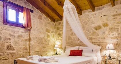 Guest House 'Adamantia Small Maisonette' with Shared Terrace, Wi-Fi and Air Conditioning