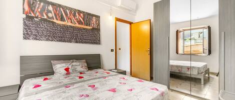 2 bedrooms, bed sheets