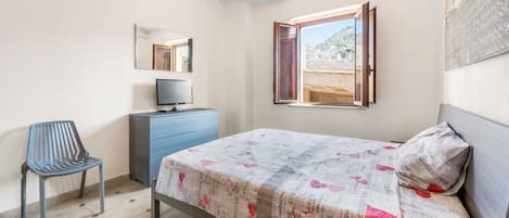 2 bedrooms, bed sheets