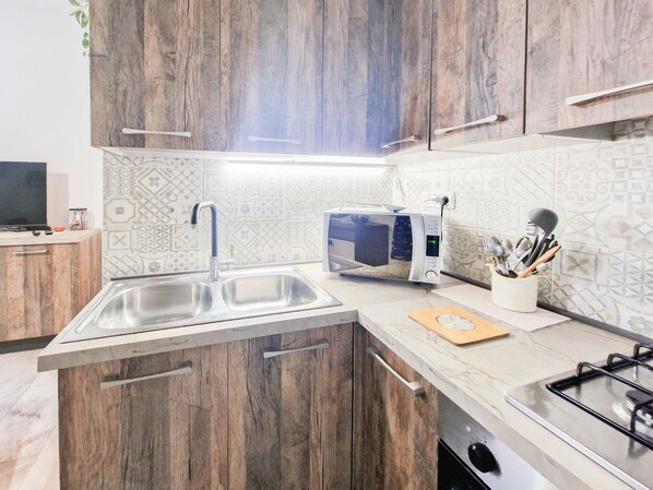 Fridge, stovetop, high chair, cookware/dishes/utensils