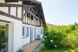 Exterior - Villa 'Jolie Maison Landaise' with Private Pool, Wi-Fi and Air Conditioning (Labenne)