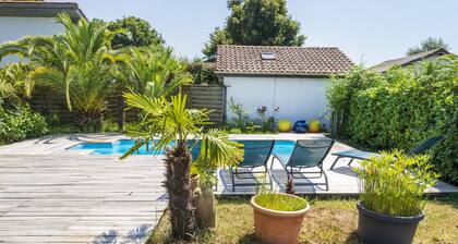 Villa 'Jolie Maison Landaise Avec Piscine' avec piscine privée, Wi-Fi et climatisation