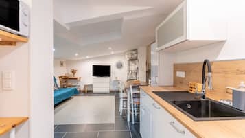 Geladeira, micro-ondas, fogão, cooktop