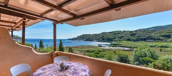 Ferienwohnung 'Mono4Posti Vista Mare Il Portolano' mit Meerblick, WLAN & Klimaanlage