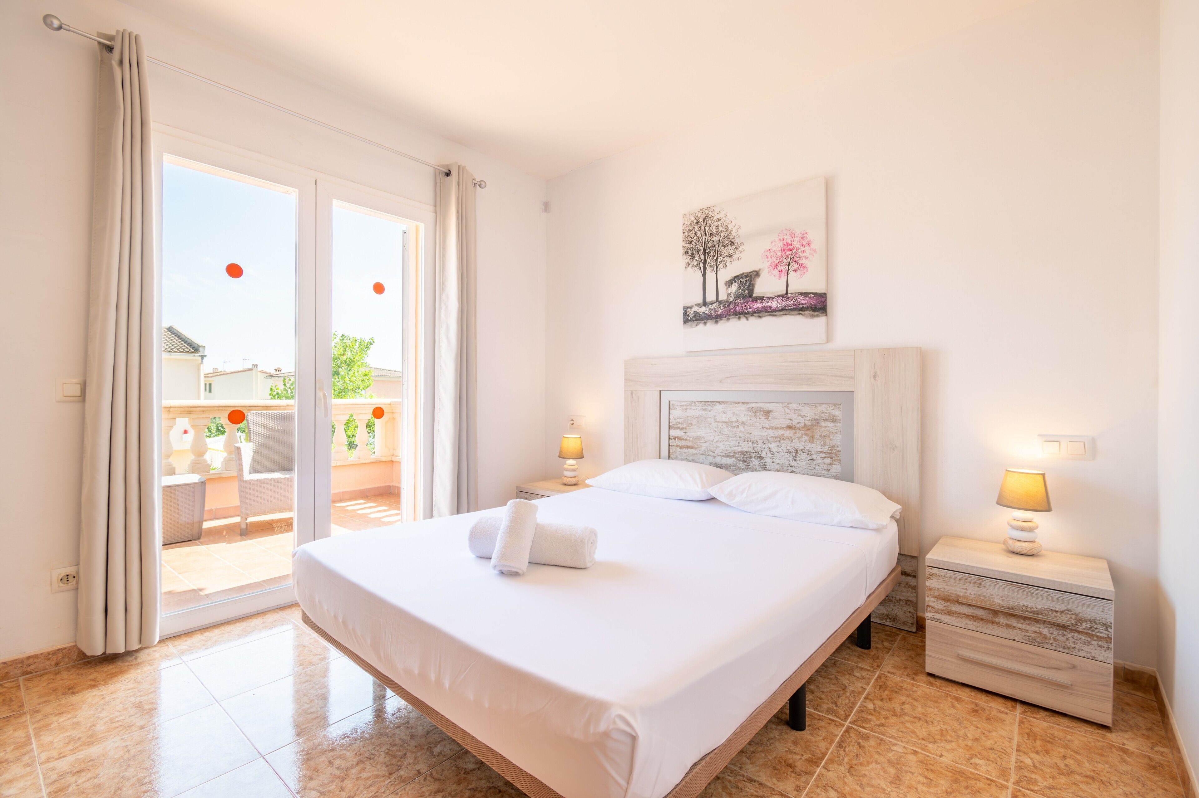 4 bedrooms, iron/ironing board, free WiFi, bed sheets