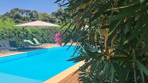 A swimming pool with lounge chairs and an umbrella. - Villa 'A Suara' with Mountain View, Private Pool and Private Terrace (Canale-di-Verde)
