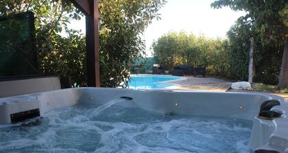 Villa 'A Sulana' avec vue sur les montagnes, piscine privée et Wi-Fi