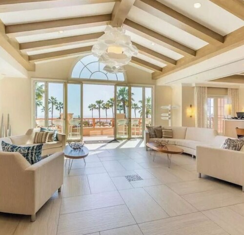 Charming 2-bedroom villa in beautiful Newport Beach with WiFi, AC