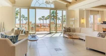 Charming 2-bedroom villa in beautiful Newport Beach with WiFi, AC