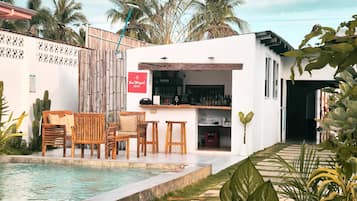 Bar (en la propiedad)