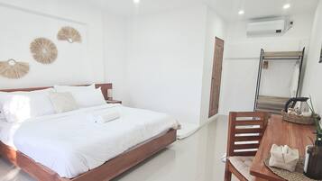 Habitación familiar | Tabla de planchar con plancha, wifi gratis y ropa de cama