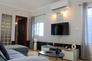 TV - House 37North (Ponta Delgada)