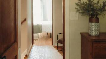 4 bedrooms, desk, iron/ironing board, travel crib