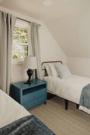 4 bedrooms, desk, iron/ironing board, travel cot