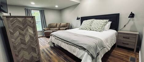 4 bedrooms, desk, iron/ironing board, travel cot