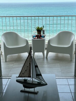 Property grounds - Cozy 1-bedroom beachfront condo with AC and WiFi in charming Luquillo (Luquillo)