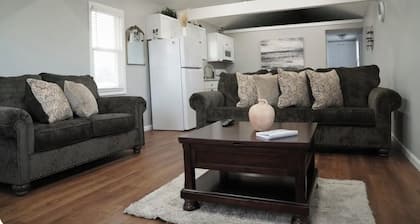 Charming one-bedroom house with a king size with AC and WiFi in enjoyable Wabash