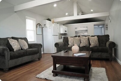 Charming one-bedroom house with a king size with AC and WiFi in enjoyable Wabash