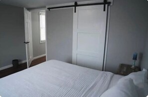 1 soverom, strykejern/-brett, wi-fi og sengetøy