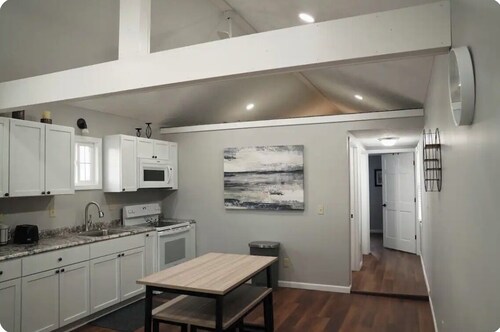 Charming one-bedroom house with a king size with AC and WiFi in enjoyable Wabash