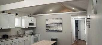 Charming one-bedroom house with a king size with AC and WiFi in enjoyable Wabash